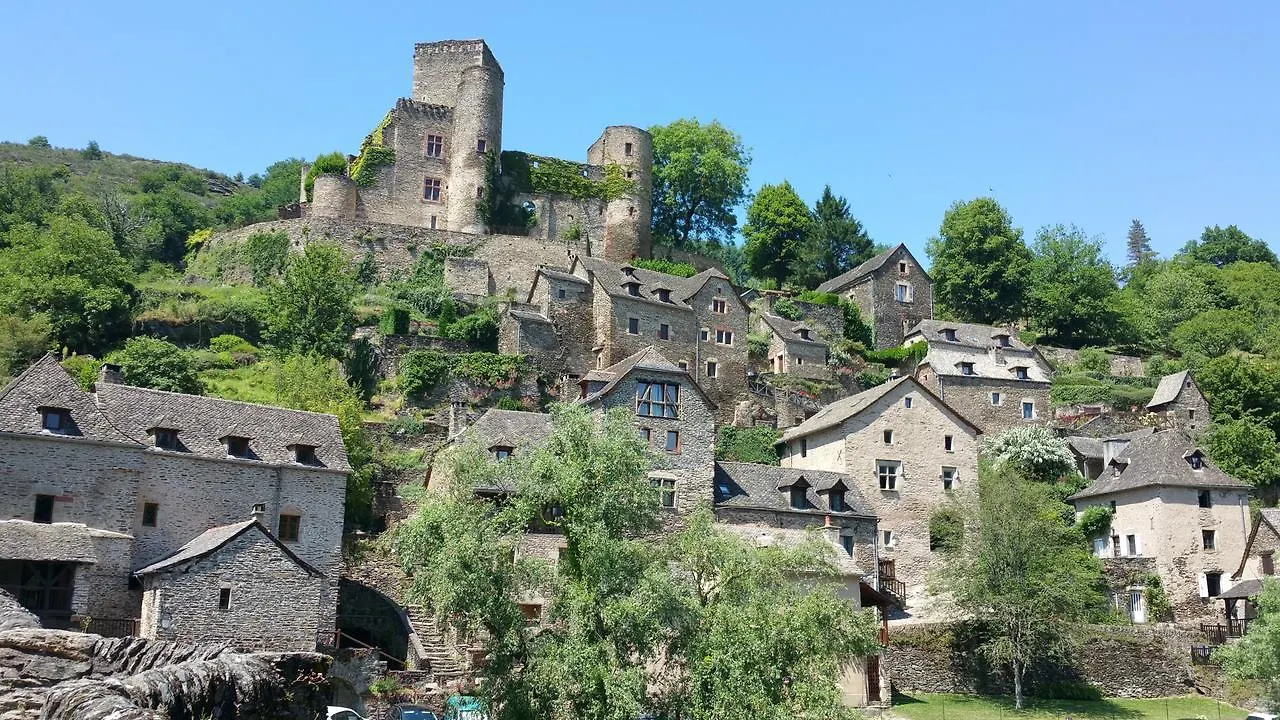 Le Vieux Pont Hotel Belcastel  3*, Belcastel (Aveyron)